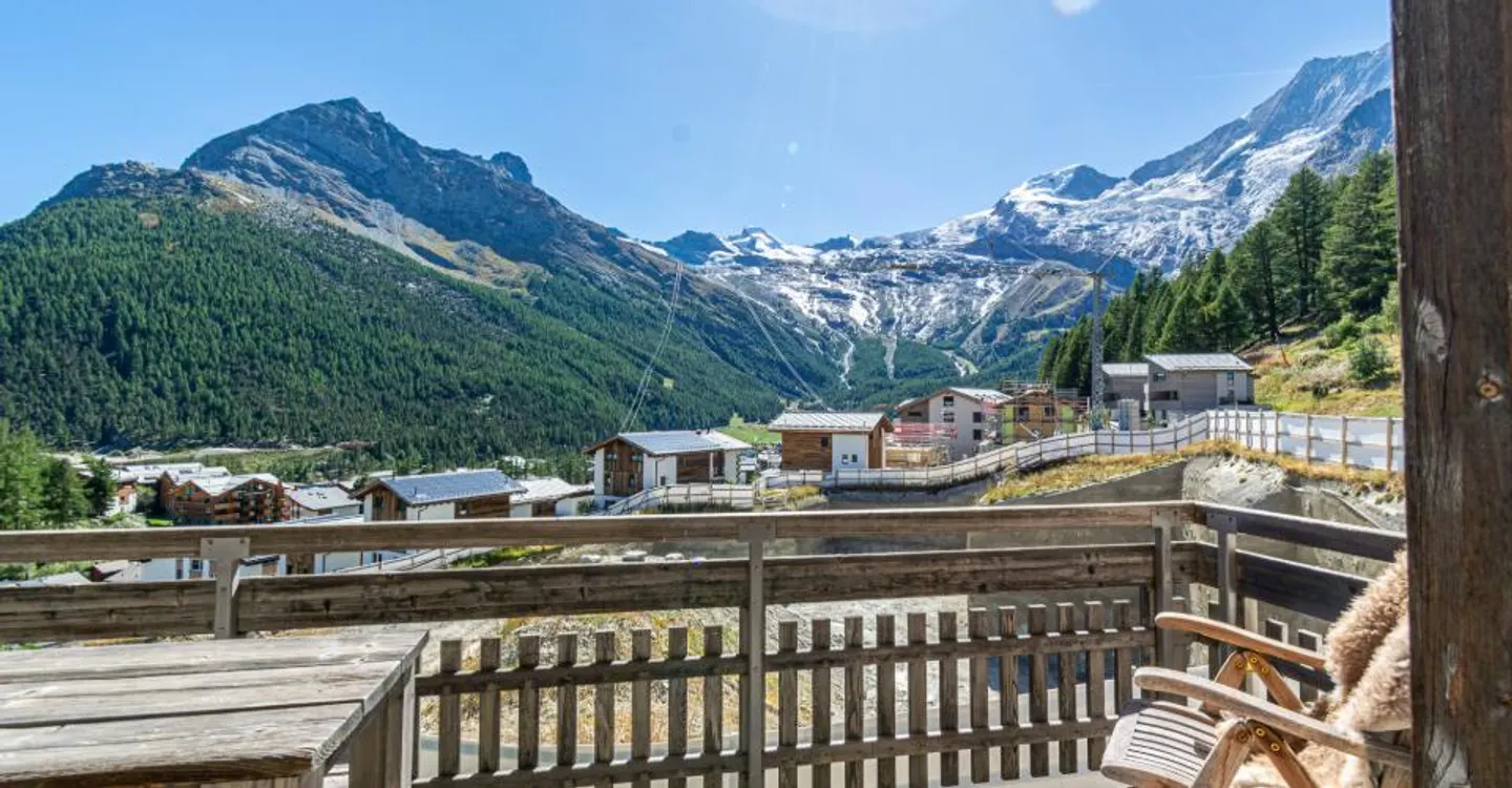 Exclusive Alpine chalet for sale in snow-secure Saas-Fee - Photo 4 of 16