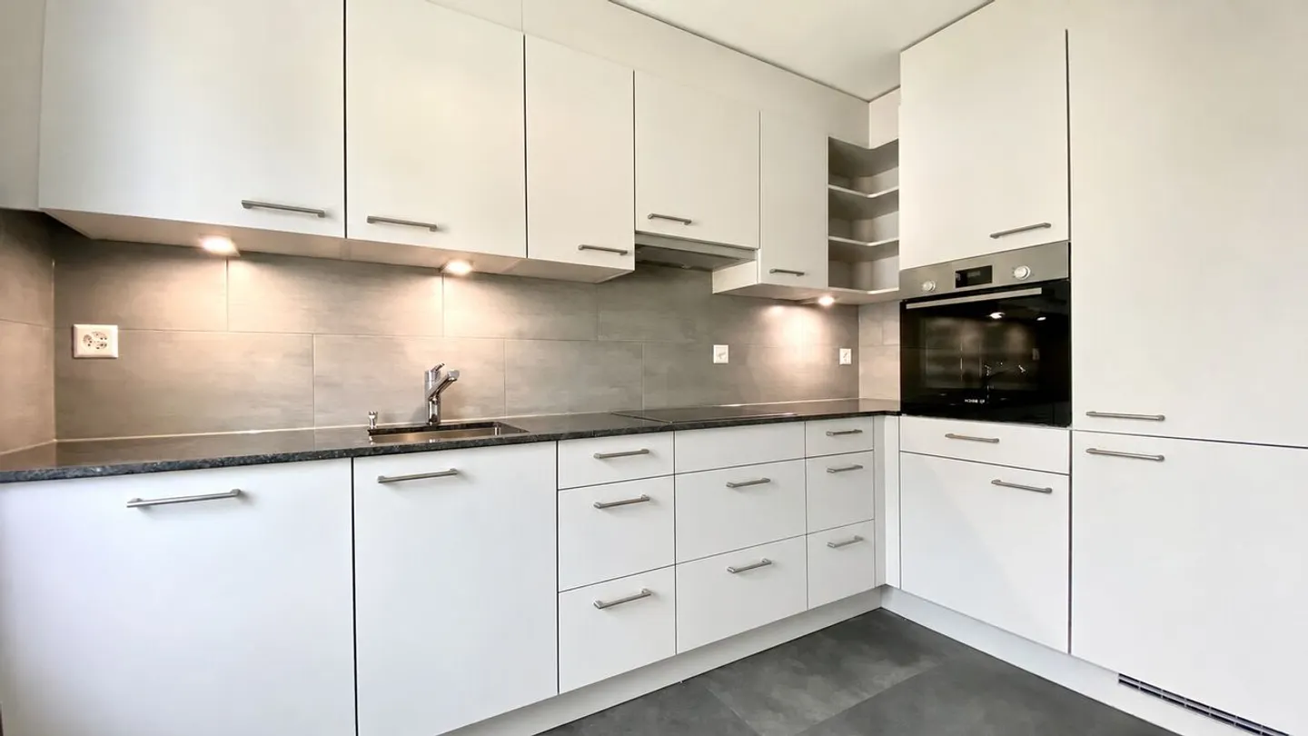 Moderne 3.5-Zimmer-Wohnung mit Balkon - Foto 3 von 7