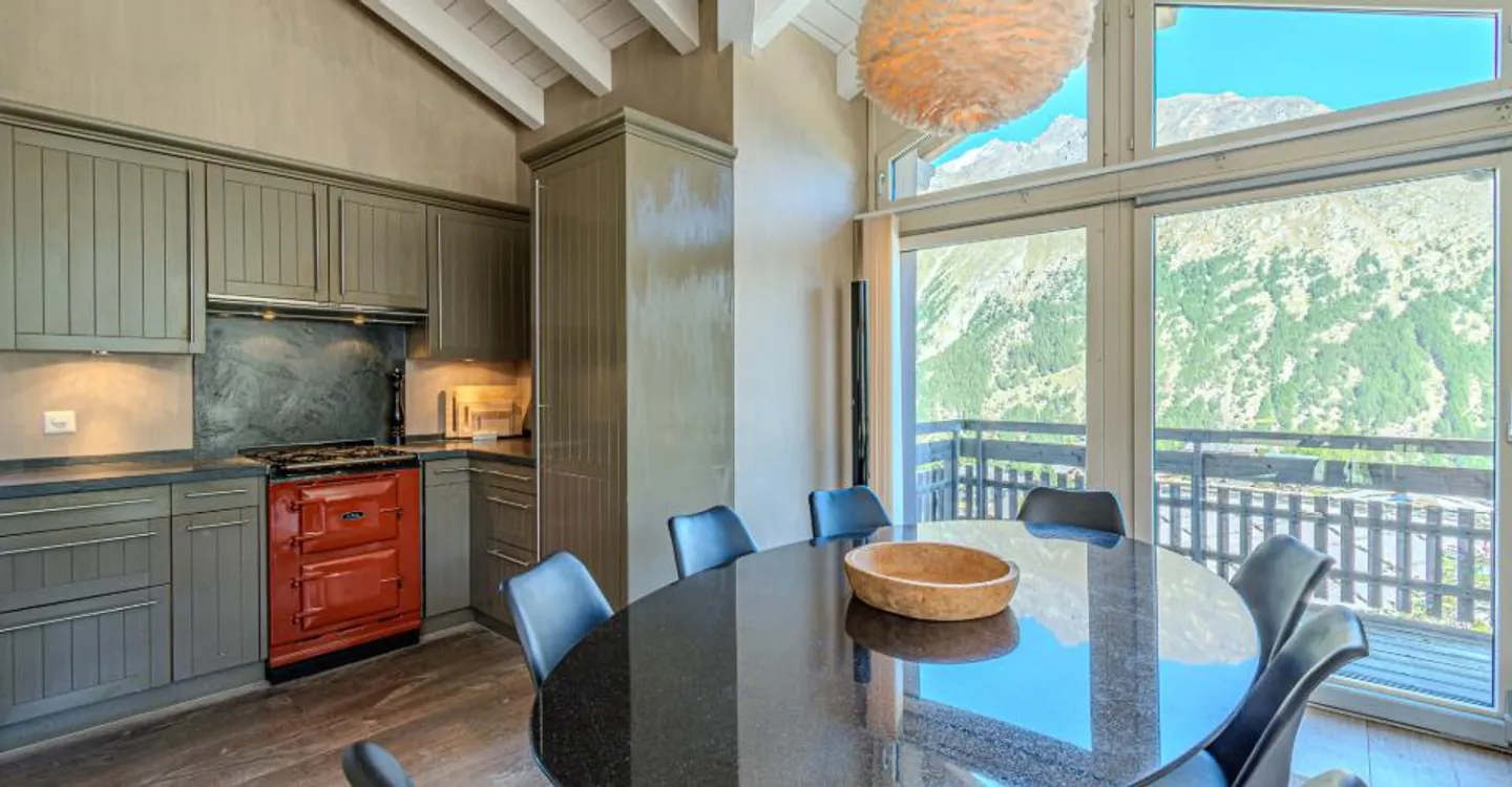 Exclusive Alpine chalet for sale in snow-secure Saas-Fee - Photo 6 of 16