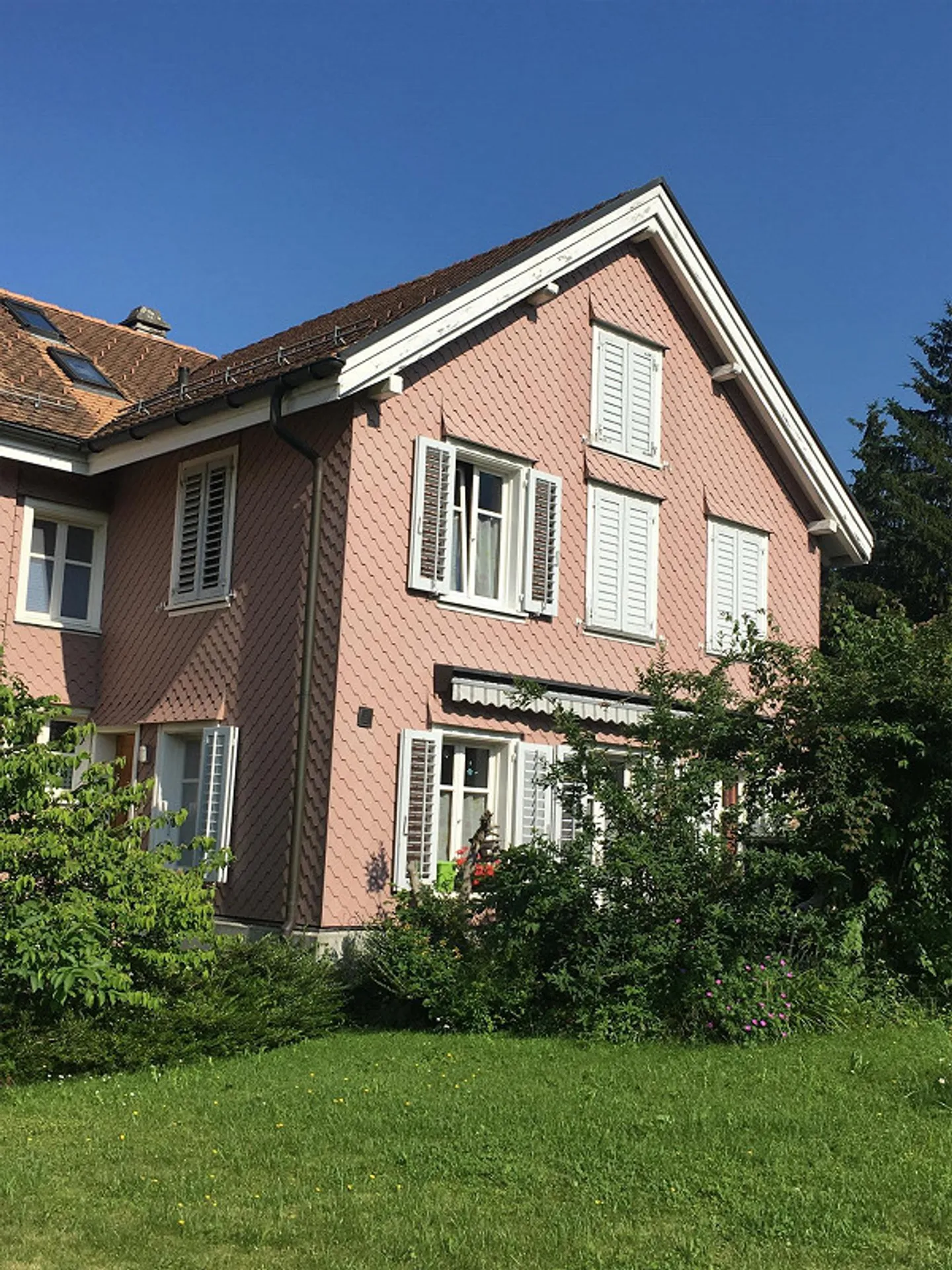 Appartement en duplex de 2,5 pièces situé au calme avec terrasse - Photo 1 sur 9