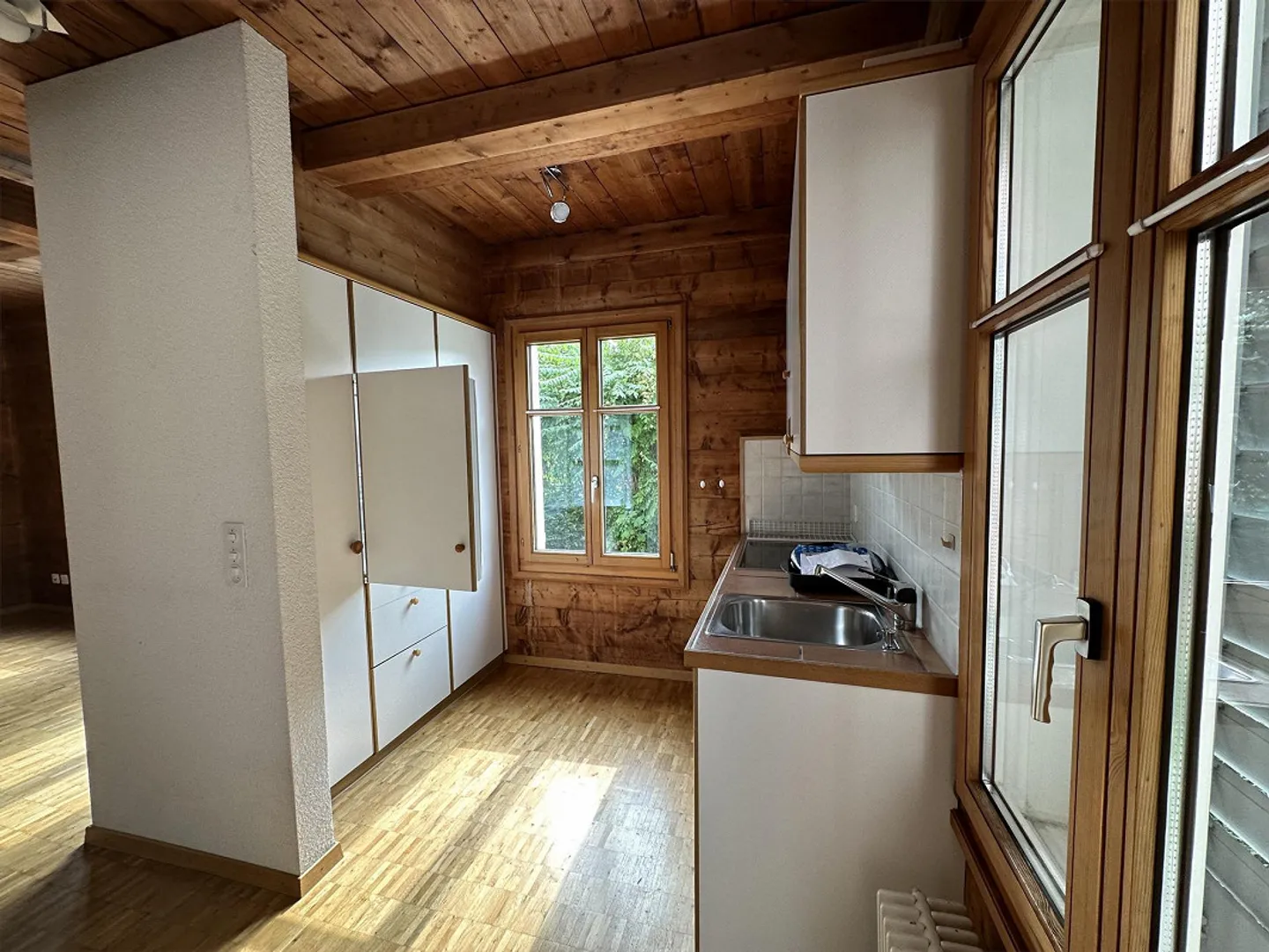 Appartement en duplex de 2,5 pièces situé au calme avec terrasse - Photo 4 sur 9