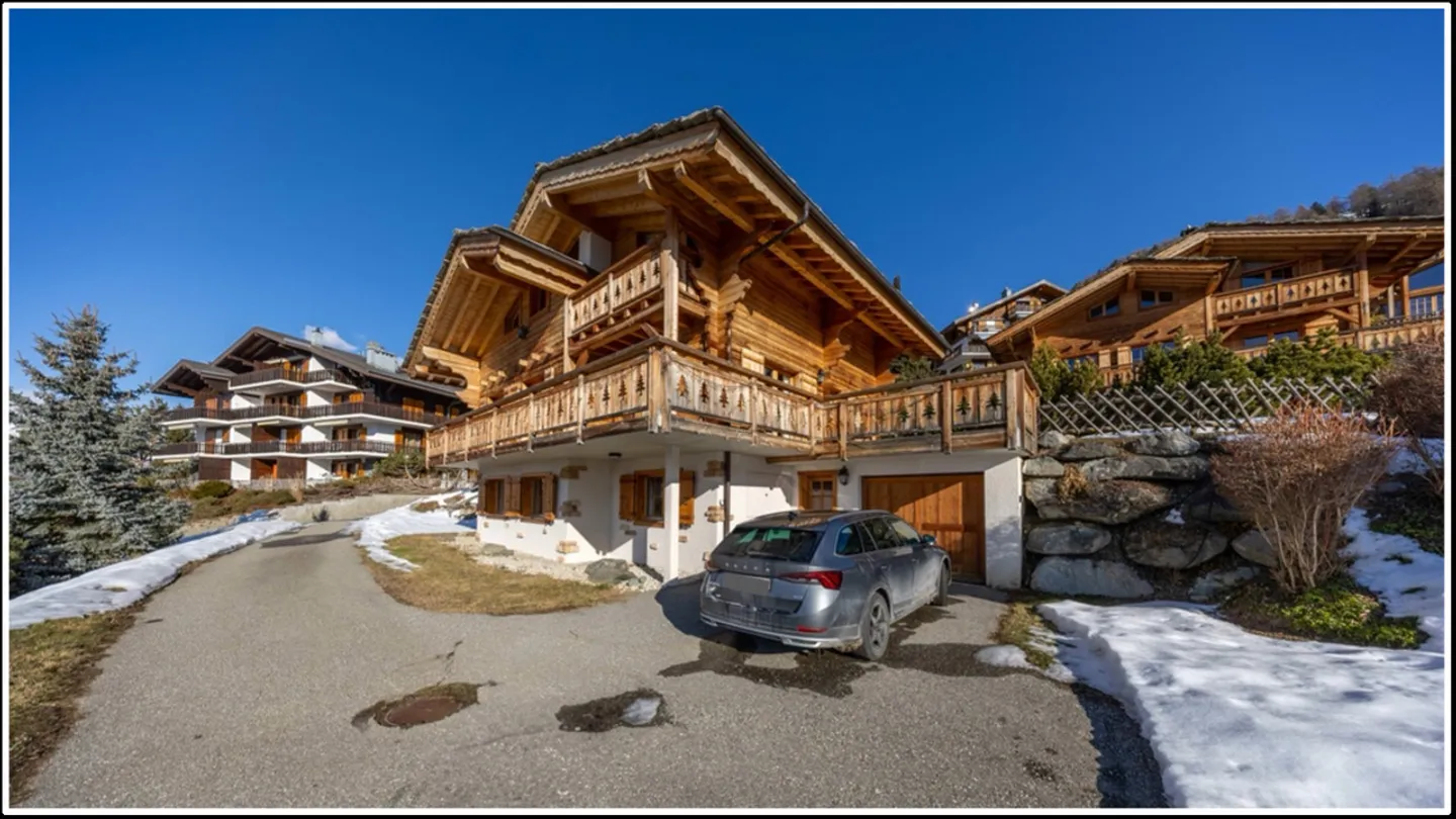 Spazioso chalet con vista mozzafiato vicino agli impianti di risalita - Foto 2 di 24