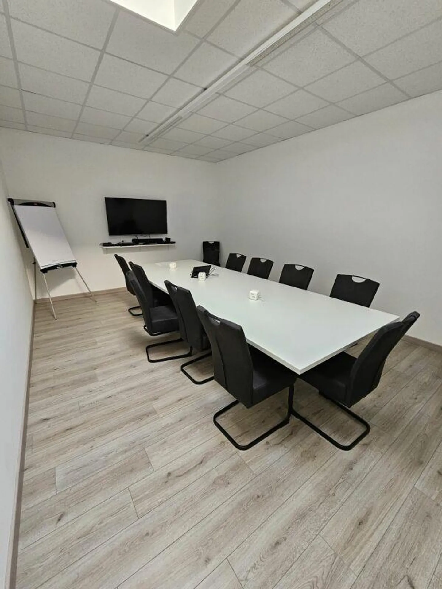 Losone : Bâtiment commercial intéressant dans une zone d'activités de production et de services à louer - Photo 12 sur 18