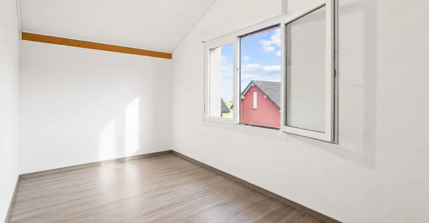 Charming 4.5-room apartment in the attic in Ursy - Photo 3 of 11
