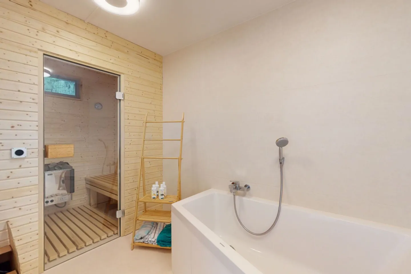 Unique Living Experience - Exclusive 5.5-Room Terrace Apartment with Sauna & Fireplace - Photo 6 of 10