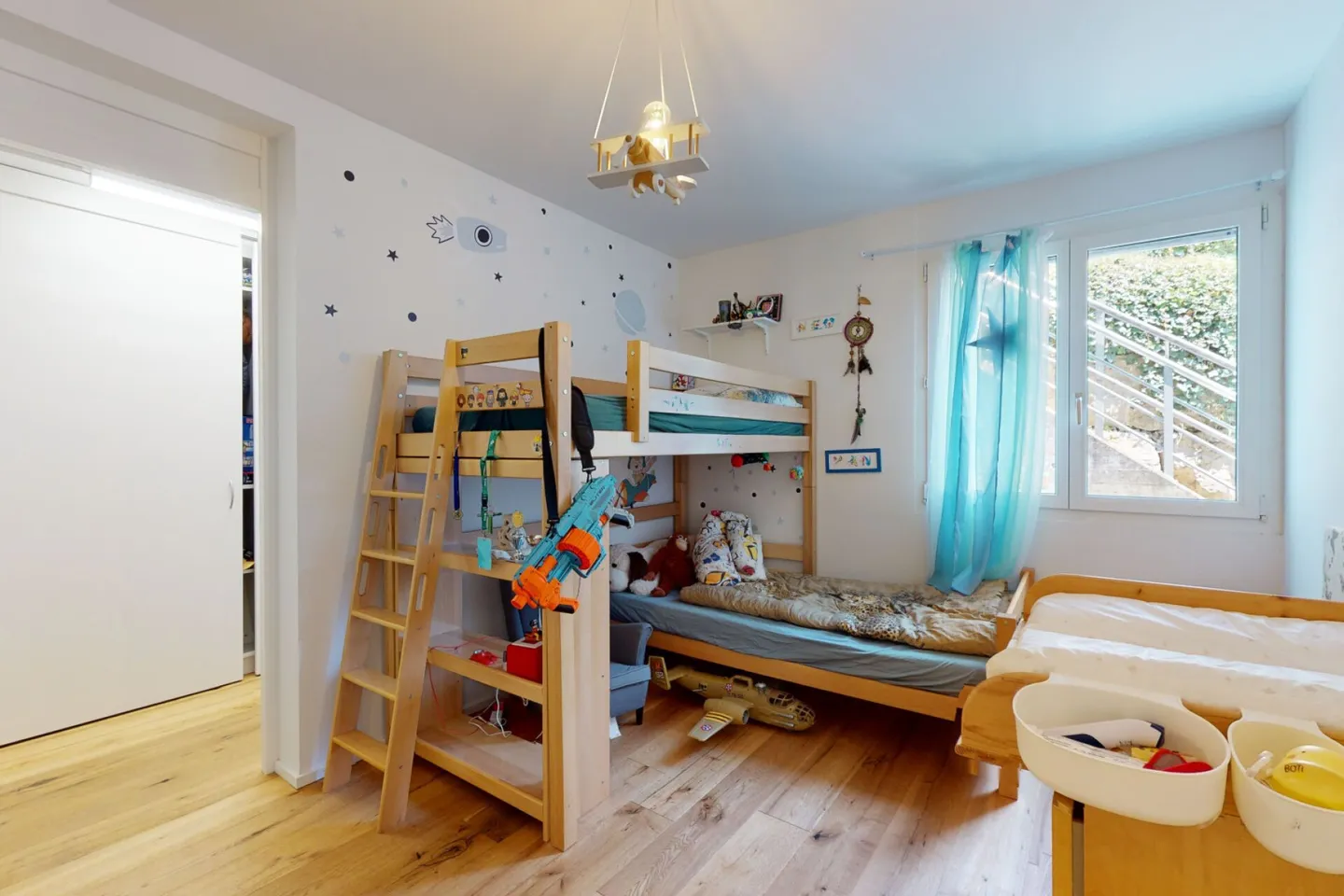 Unique Living Experience - Exclusive 5.5-Room Terrace Apartment with Sauna & Fireplace - Photo 7 of 10