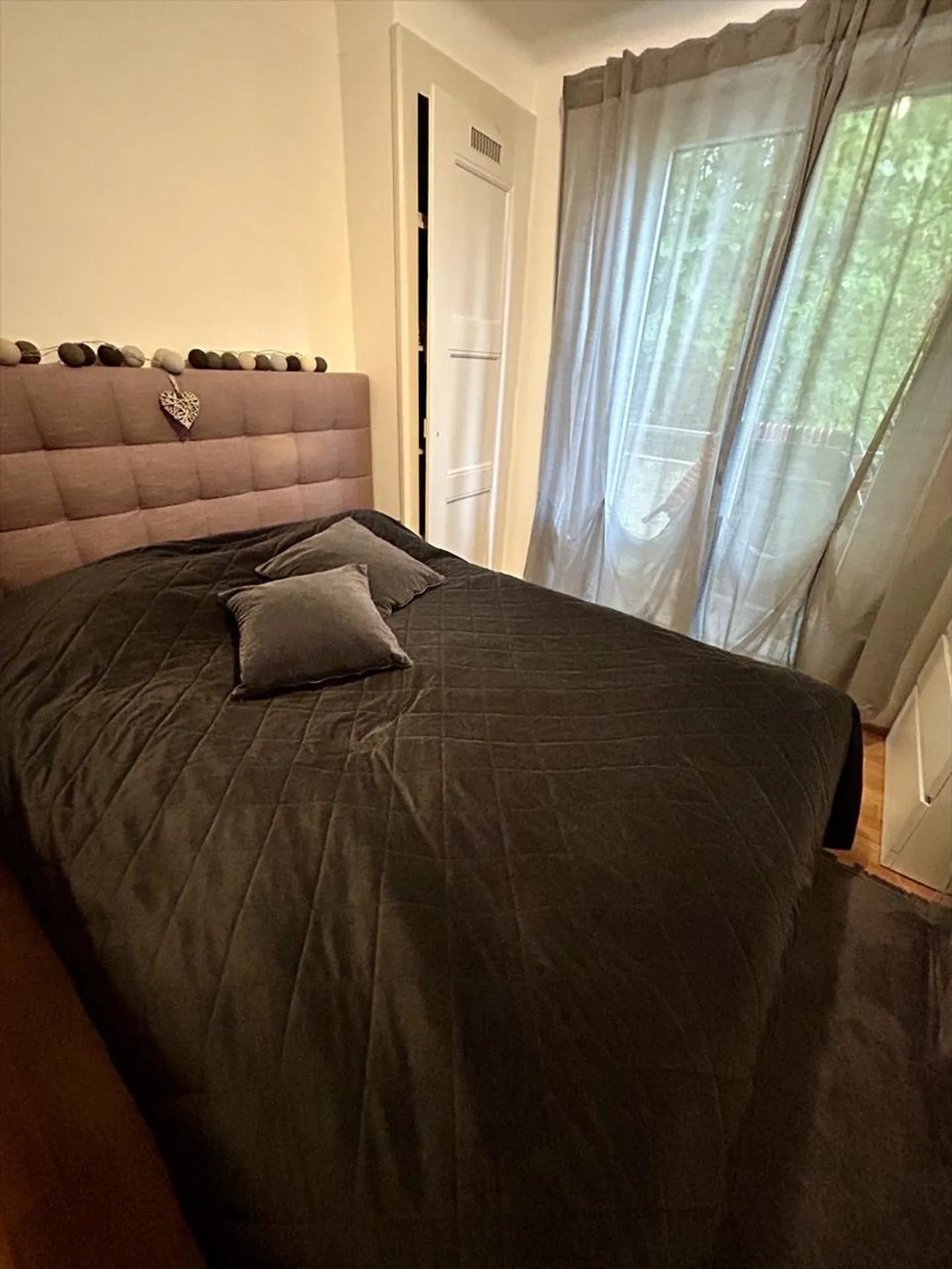 Beautiful refreshed 3-room apartment on the 1st floor with stunning views of the lake and the Alps - Photo 7 of 9