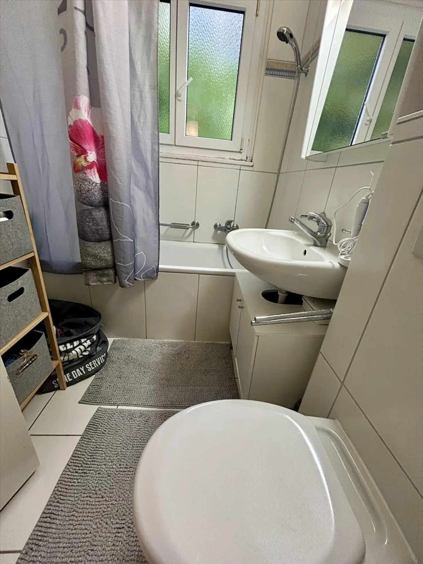 Beautiful refreshed 3-room apartment on the 1st floor with stunning views of the lake and the Alps - Photo 9 of 9