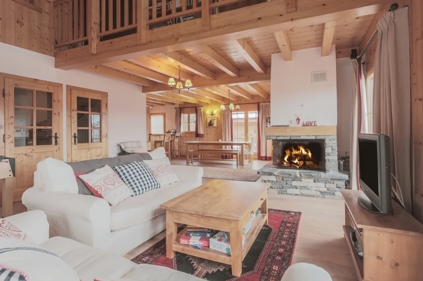 Spazioso chalet con vista mozzafiato vicino agli impianti di risalita - Foto 4 di 24