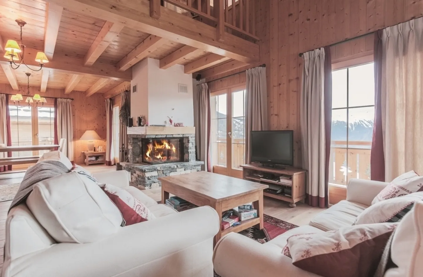 Spazioso chalet con vista mozzafiato vicino agli impianti di risalita - Foto 5 di 24