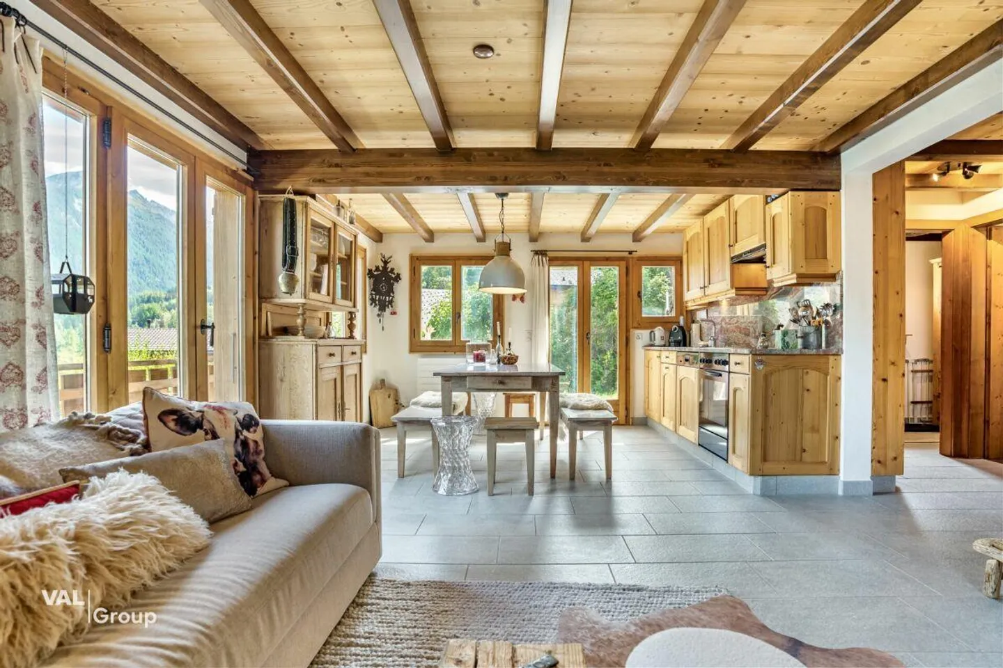 View, comfort and well-being! Superb furnished chalet in La Tzoumaz - Photo 5 of 20