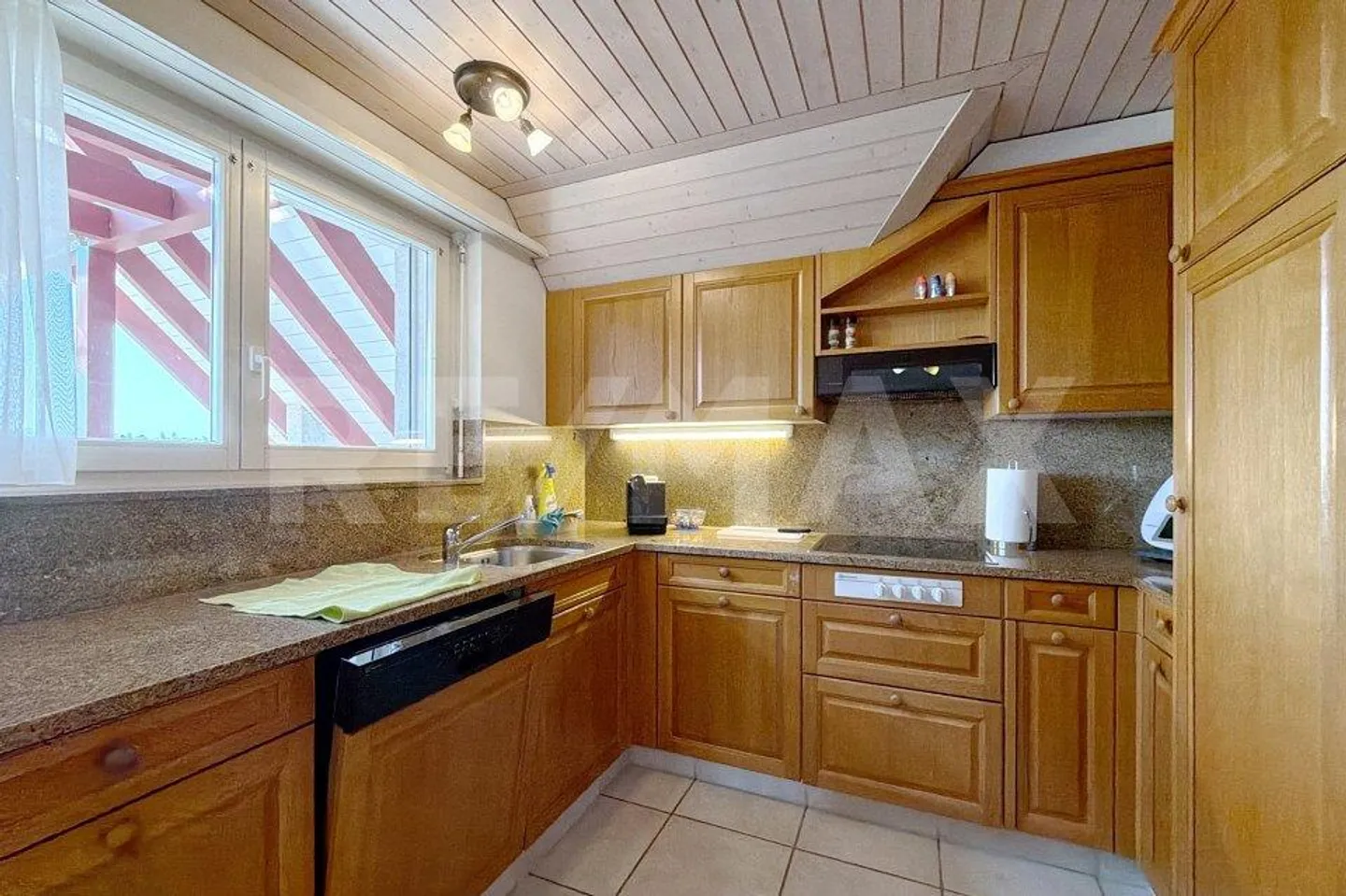 Charming Penthouse with Castle View - Photo 4 of 13