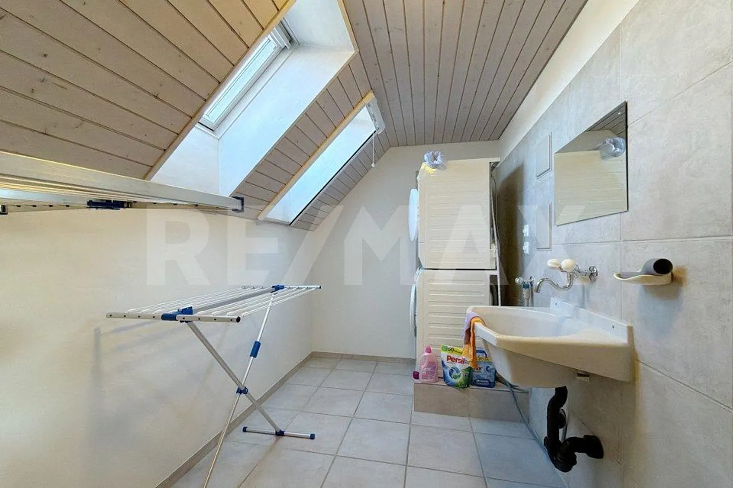 Charming Penthouse with Castle View - Photo 10 of 13
