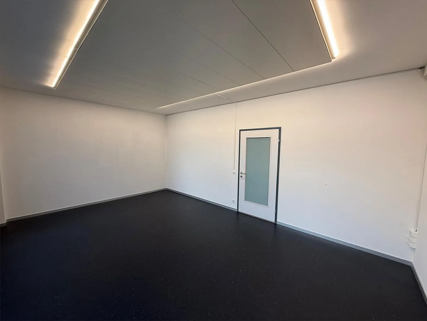 Kompakter Büroraum mit viel Tageslicht - Ihr neuer Arbeitsplatz in ... - Foto 3 von 3