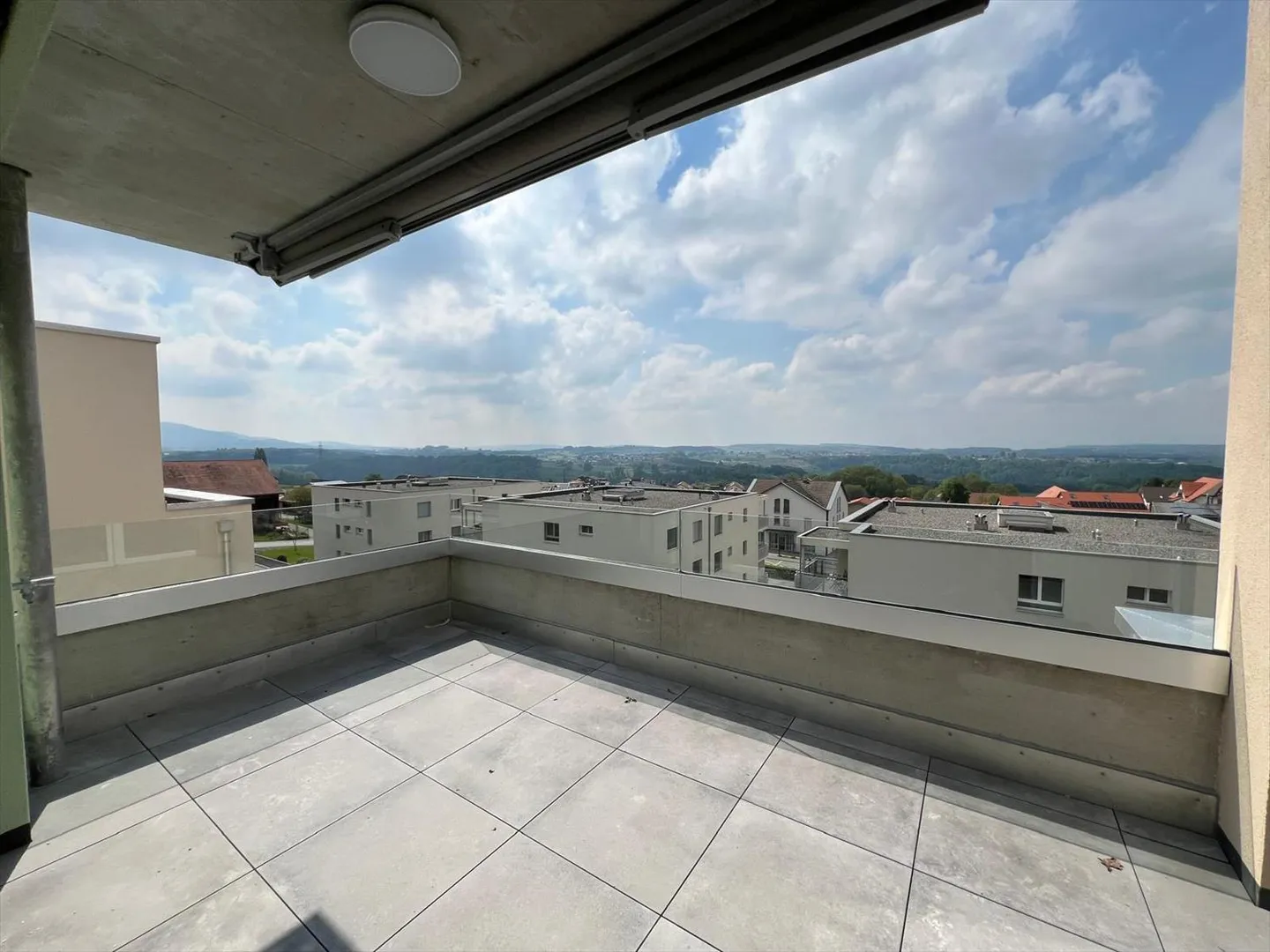 Wunderschöne 4,5-Zimmer-Neubauwohnung im obersten Stock mit herrlichem Blick - Foto 10 von 13