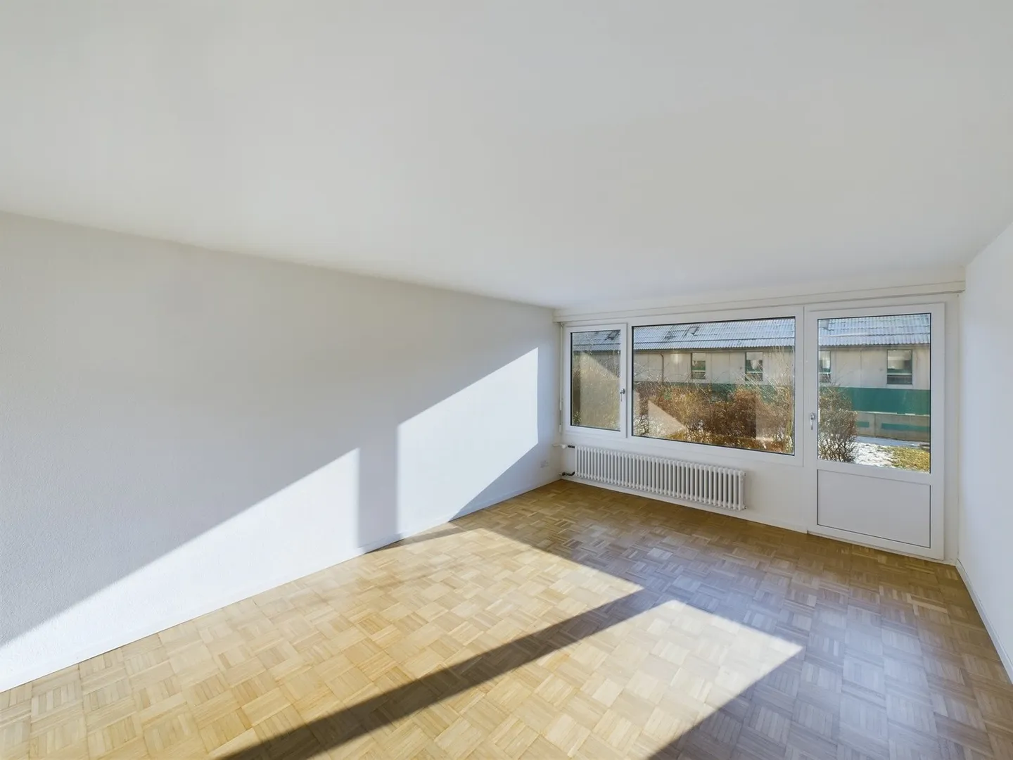 IDEAL FOR SINGLES, STUDENTS AND COMMUTERS - Photo 1 of 5