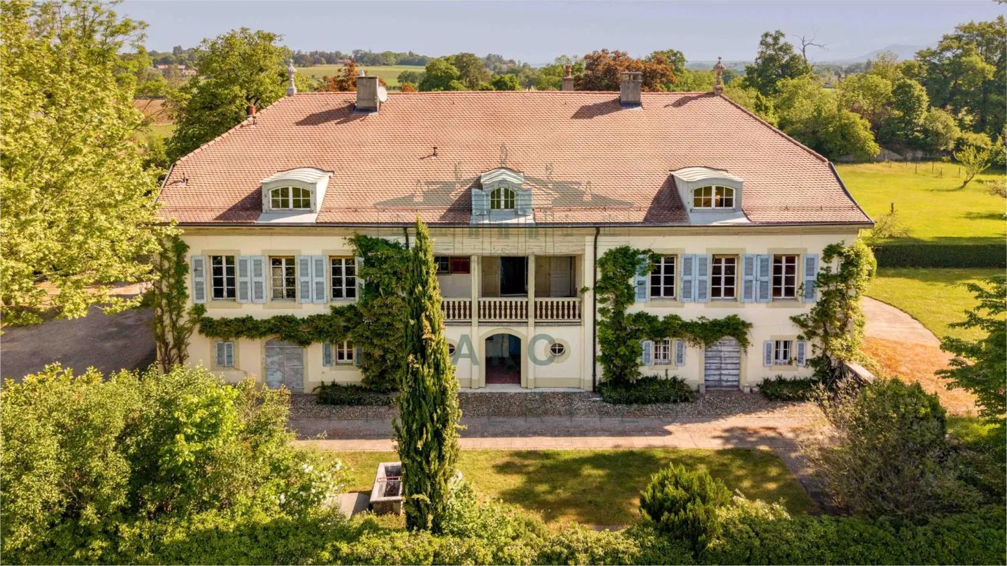 Villa historique avec grand terrain - Photo 2 sur 5