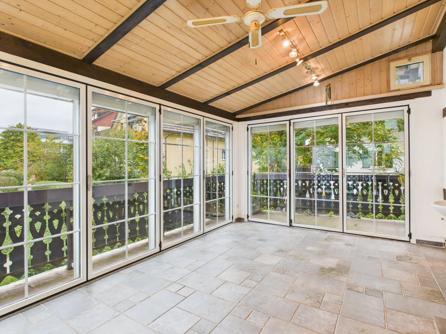 FREESTANDING AND WITH A LOT OF POTENTIAL FOR DESIGN - Photo 5 of 8