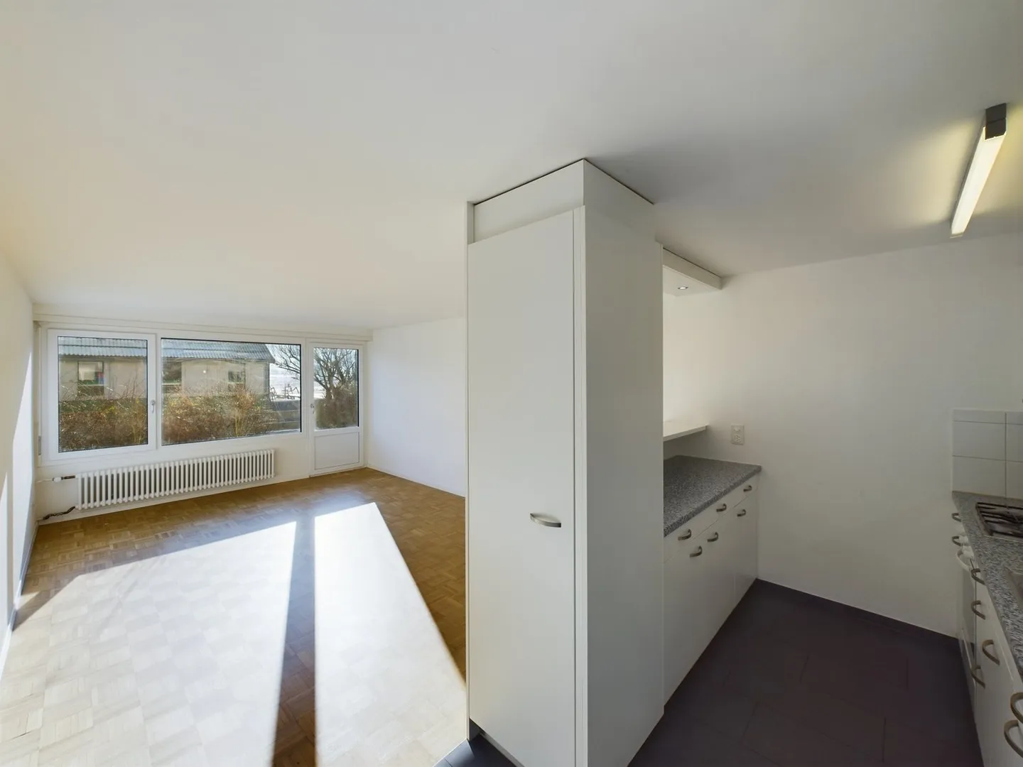 IDEAL FOR SINGLES, STUDENTS AND COMMUTERS - Photo 2 of 5