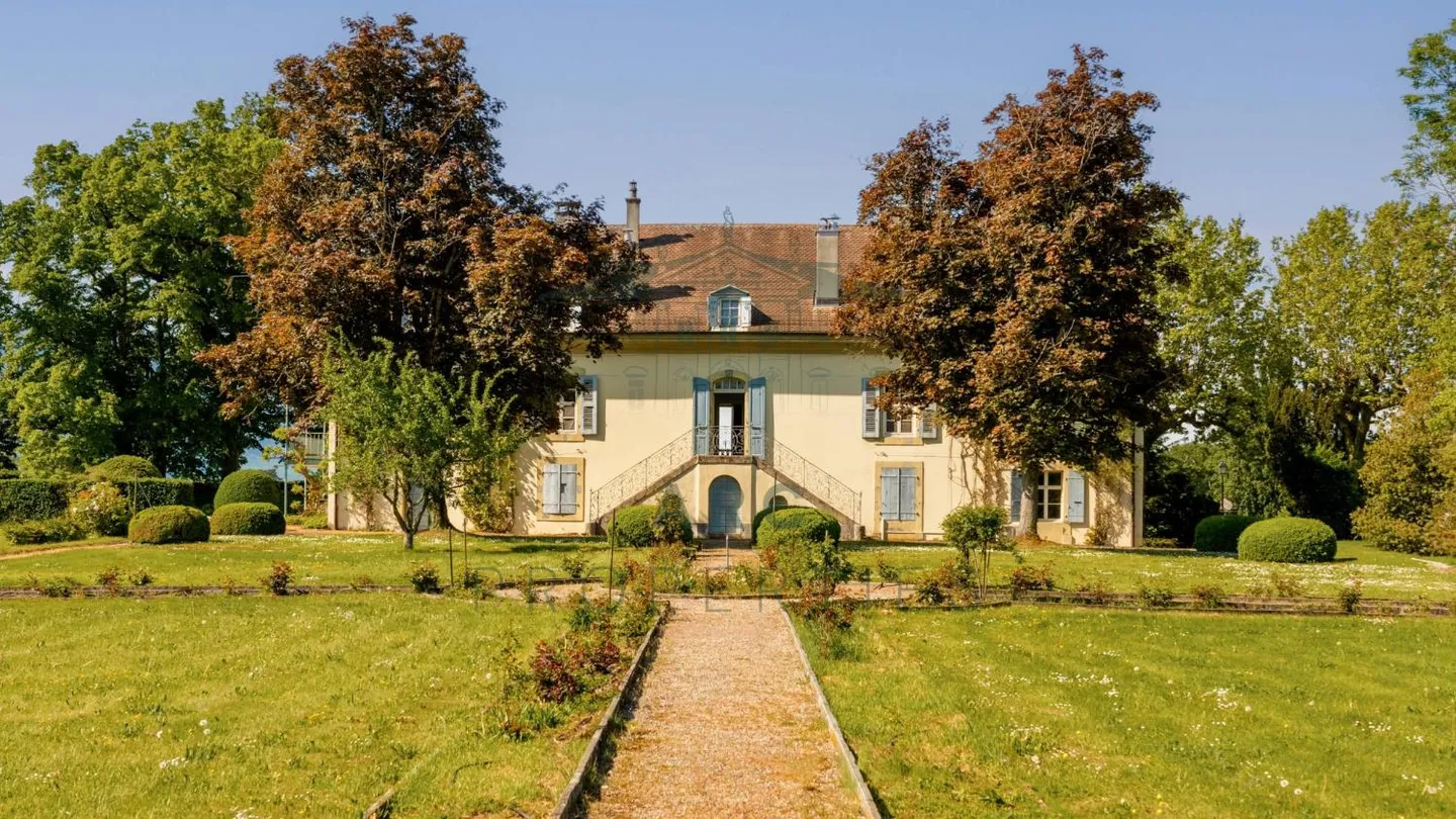 Villa historique avec grand terrain - Photo 1 sur 5