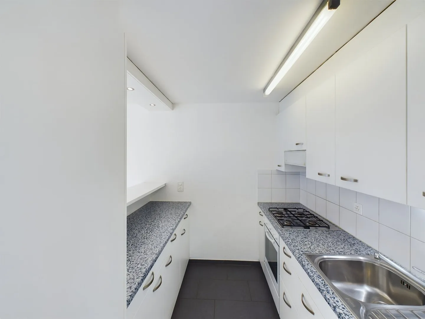 IDEAL FOR SINGLES, STUDENTS AND COMMUTERS - Photo 3 of 5