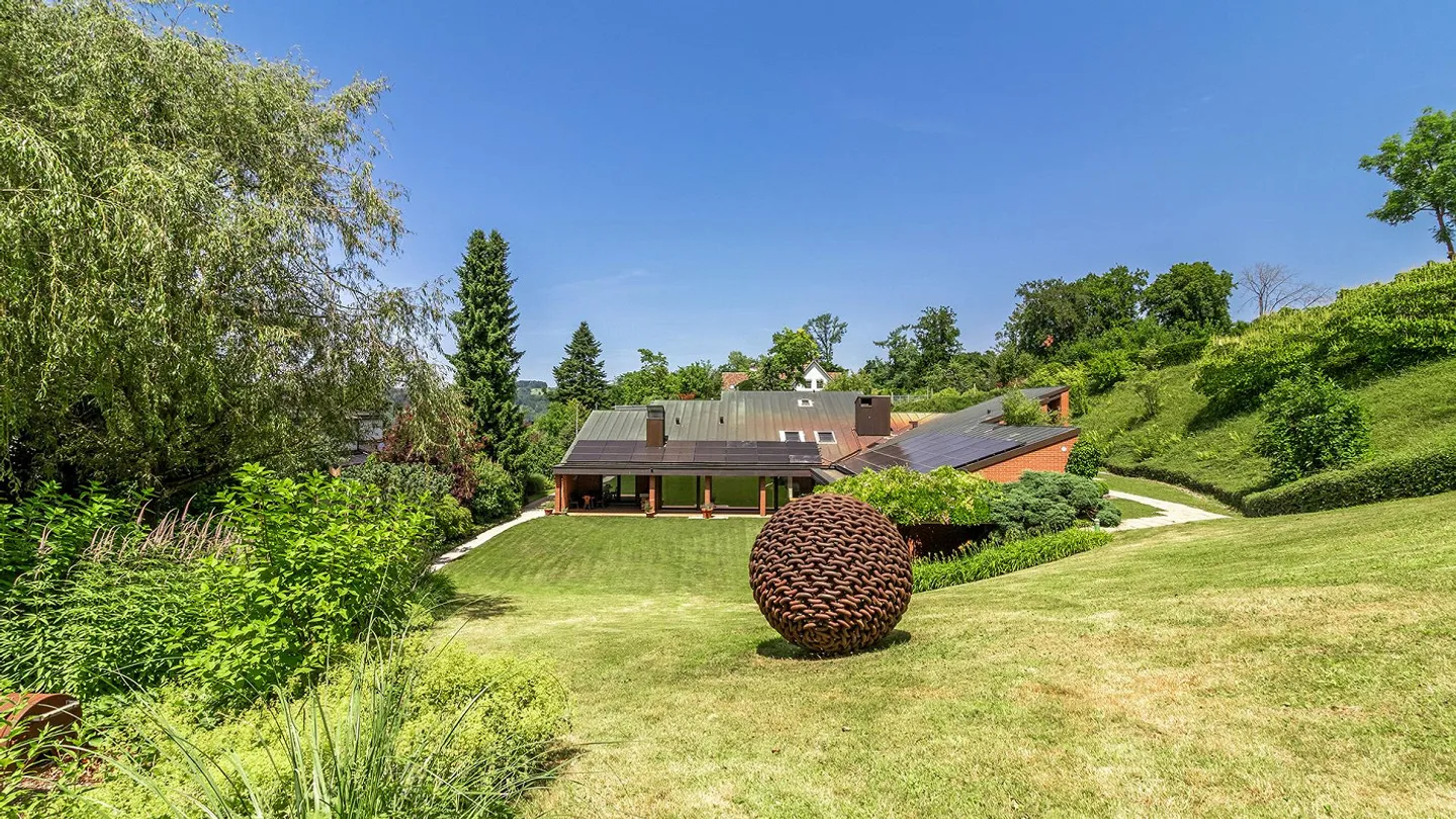 Progetta la tua villa da sogno con piscina, sauna e giardino - Foto 1 di 4