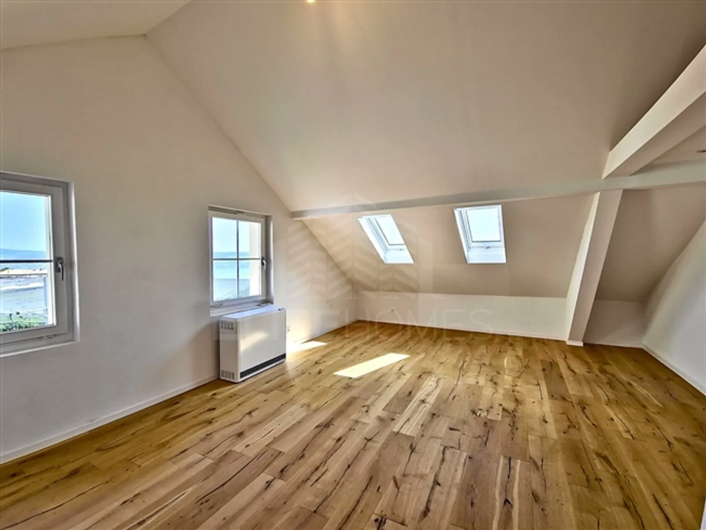 Charming Gem with Unique Lake View - Photo 3 of 6