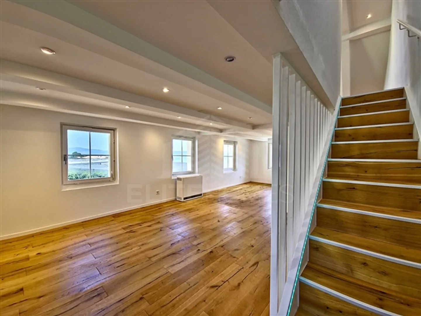 Charming Gem with Unique Lake View - Photo 4 of 6