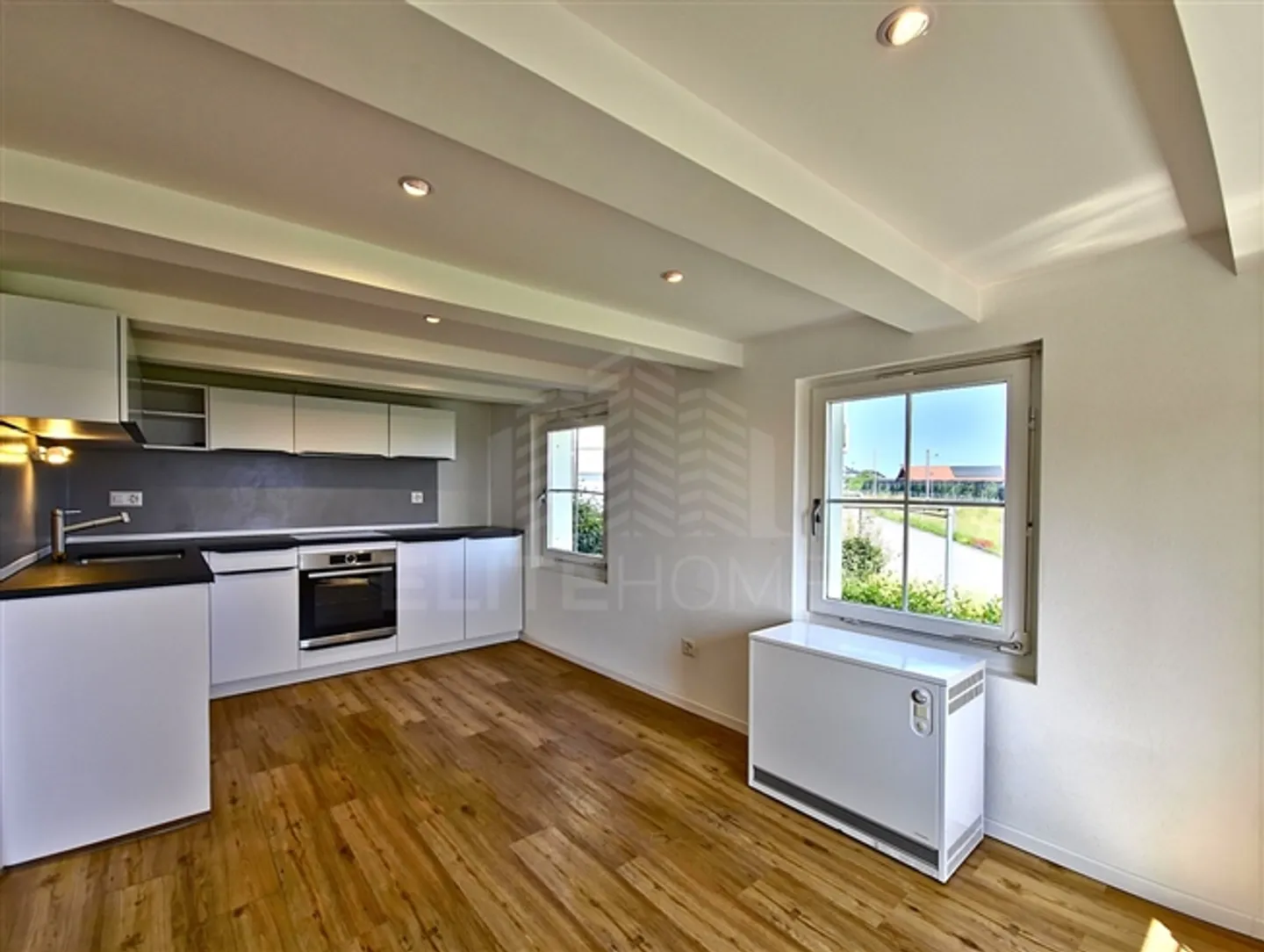 Charming Gem with Unique Lake View - Photo 5 of 6