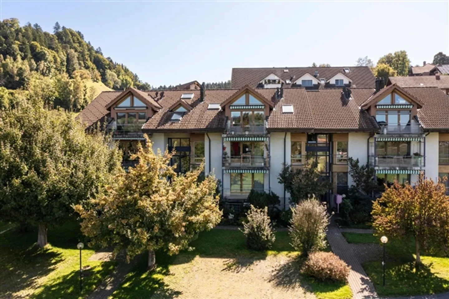 4.5 Zi. Wohnung, ruhige Lage, angrenzend an Landwirtschaftszone - Foto 2 von 11