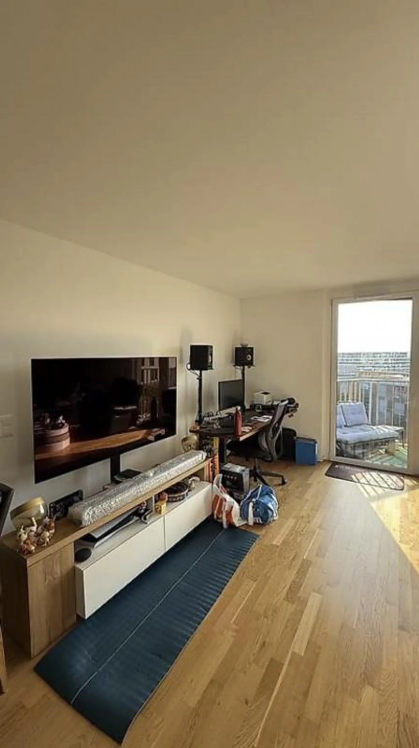 Top-Floor Apartment with Balcony - Photo 3 of 13