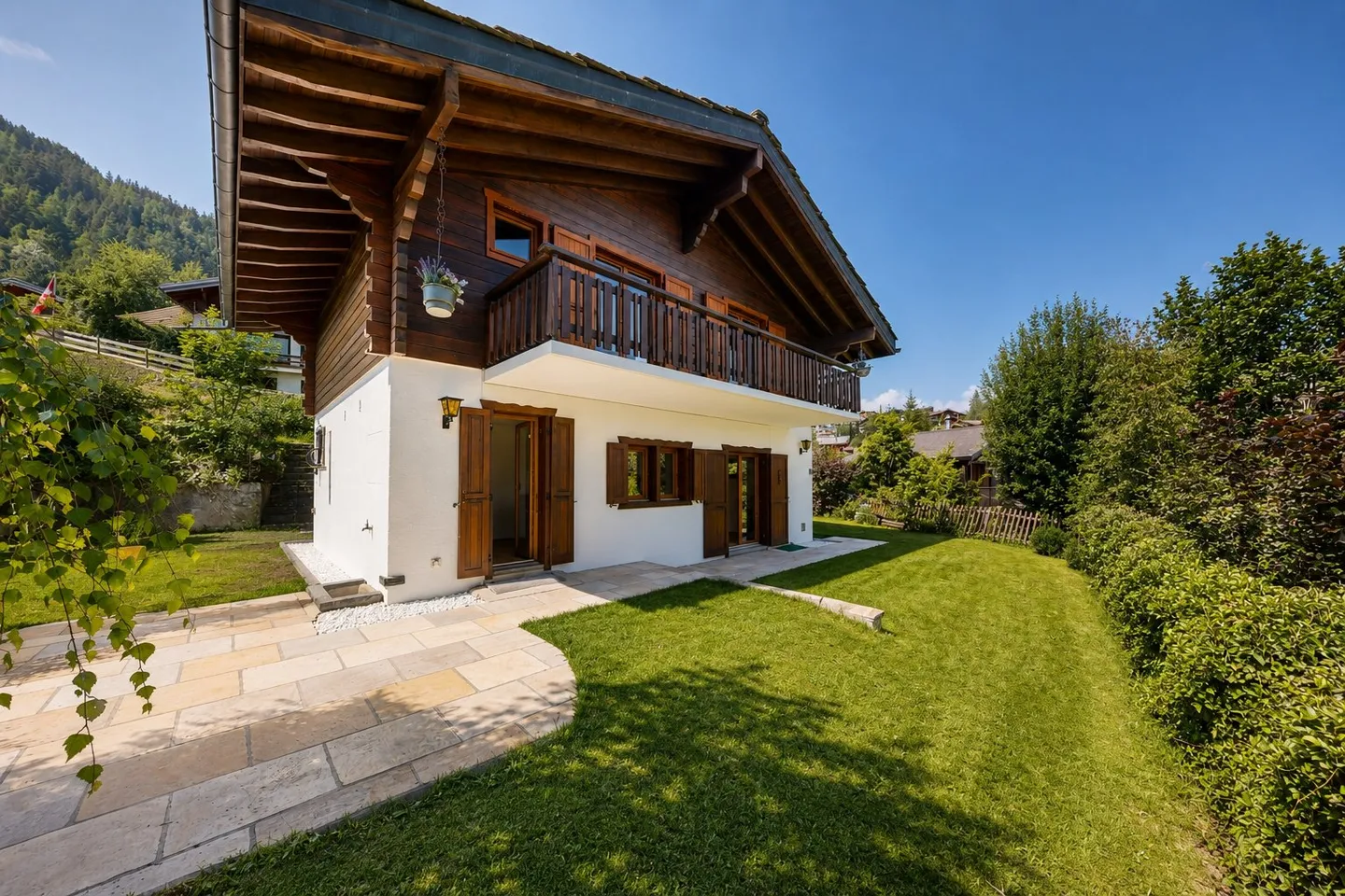 Charming Chalet with Alpine Views - Photo 2 of 17