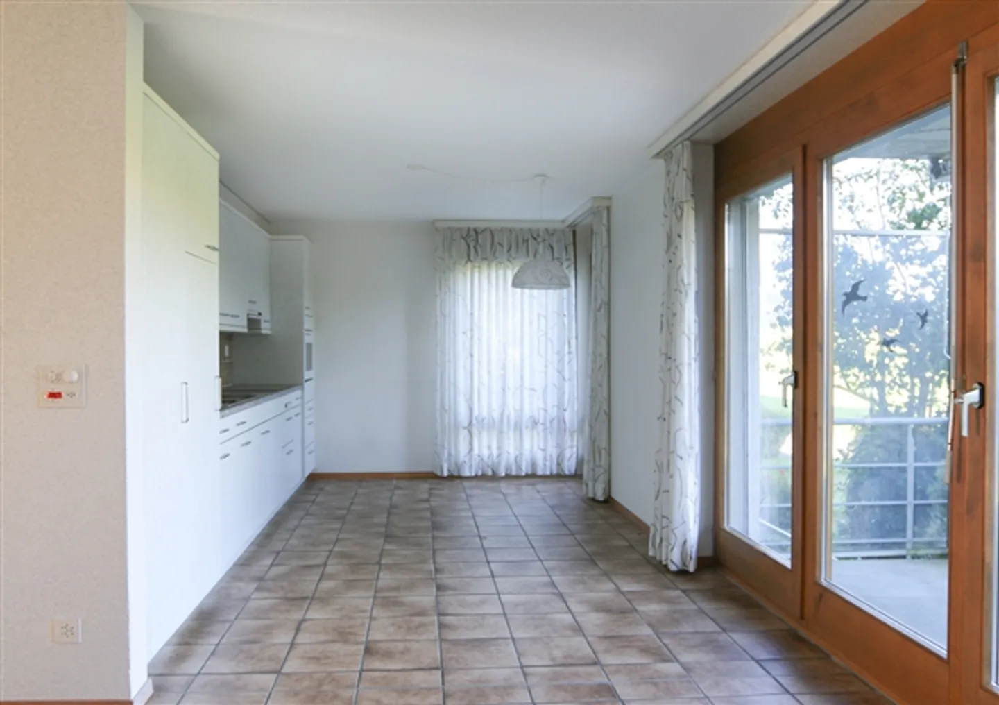 4.5 Zi. Wohnung, ruhige Lage, angrenzend an Landwirtschaftszone - Foto 4 von 11