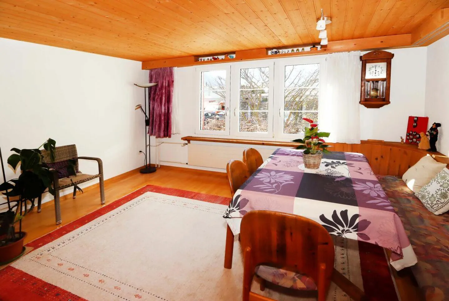 Casa bifamiliare in stile chalet con giardino - Foto 3 di 18