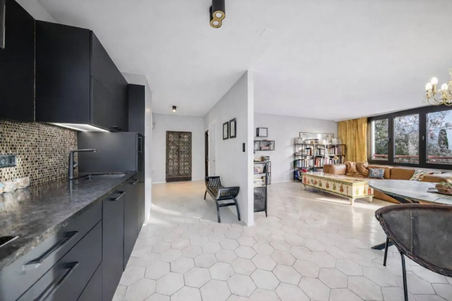 Appartement Charmant avec Balcon - Photo 3 sur 7