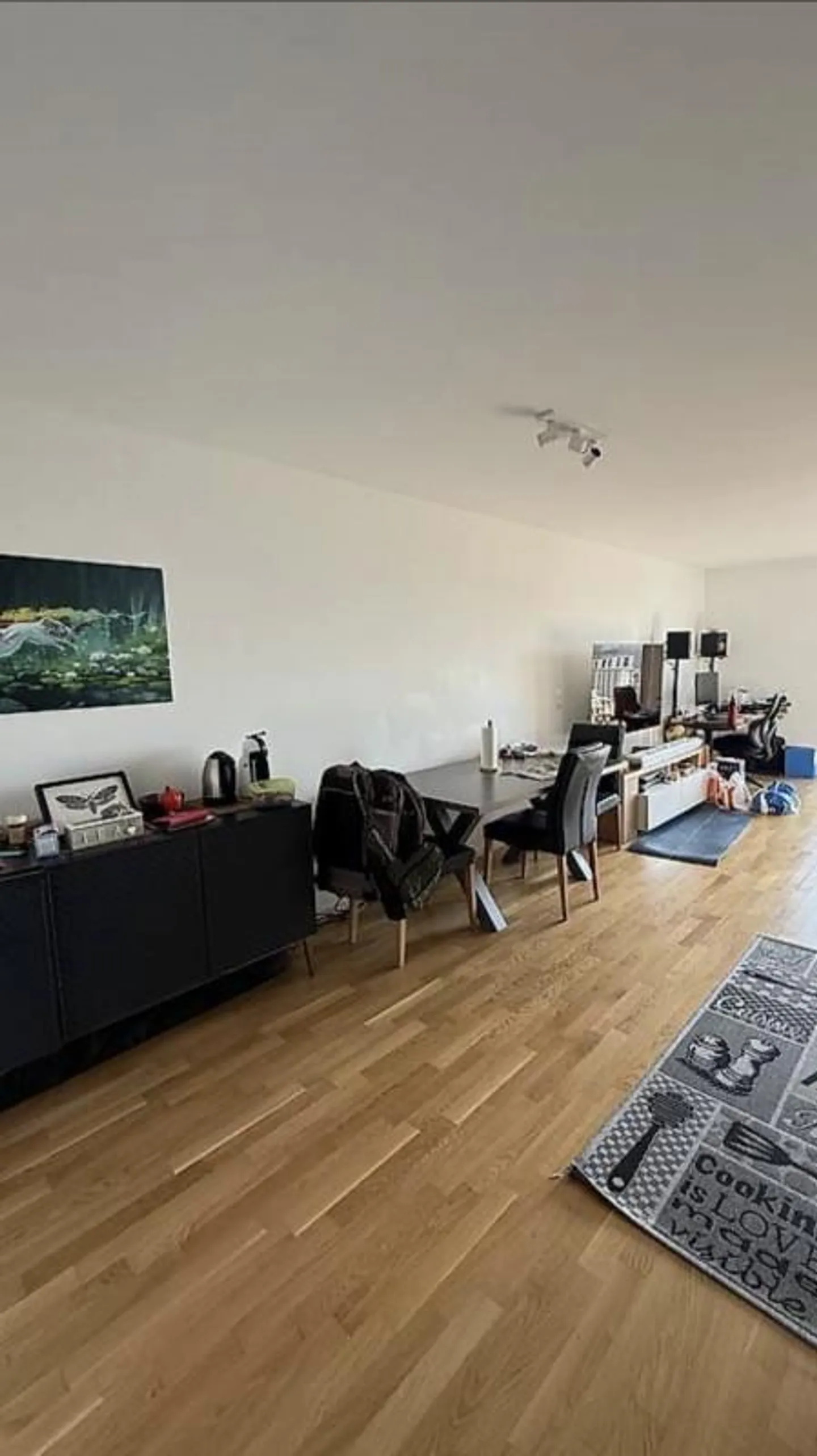 Top-Floor Apartment with Balcony - Photo 4 of 13