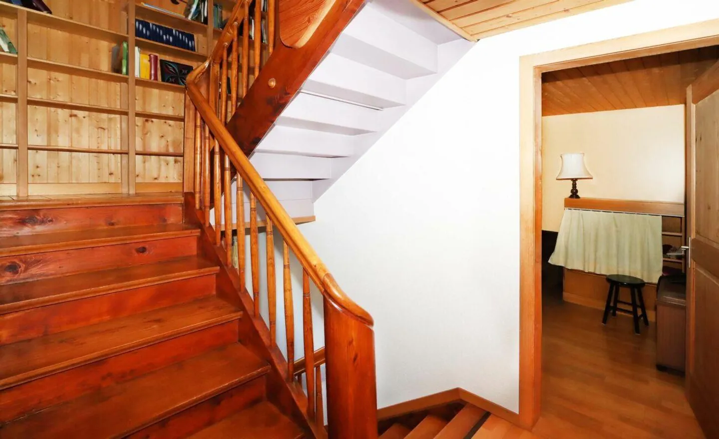 Casa bifamiliare in stile chalet con giardino - Foto 11 di 18