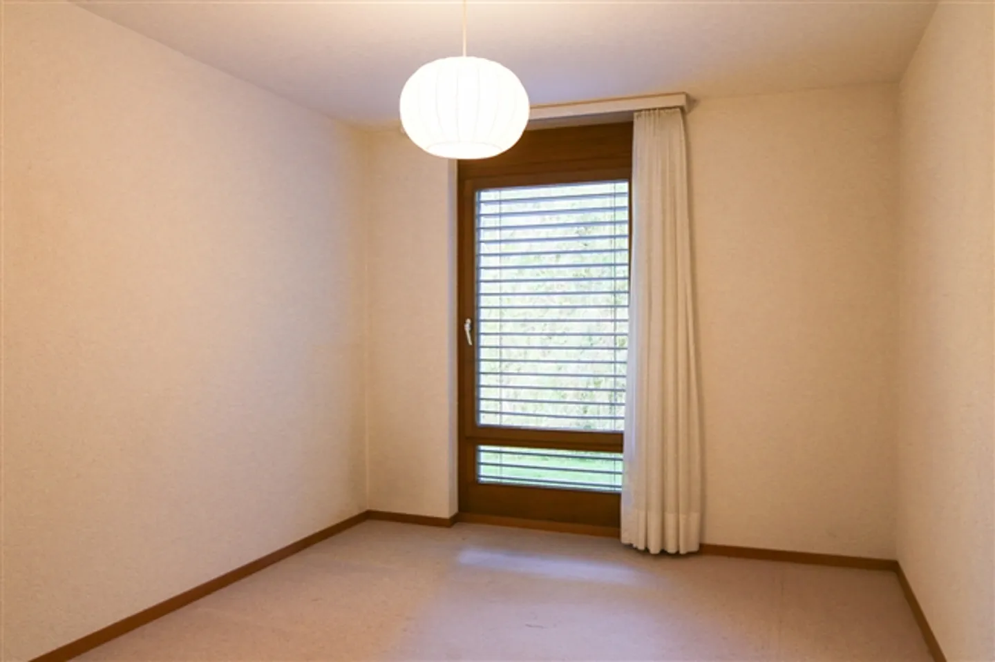 4.5 Zi. Wohnung, ruhige Lage, angrenzend an Landwirtschaftszone - Foto 7 von 11