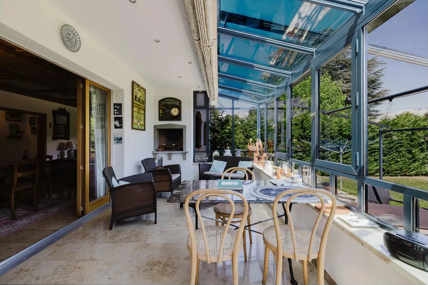 In esclusiva: villa di 270 m2 a pochi passi dal lago - Foto 4 di 11