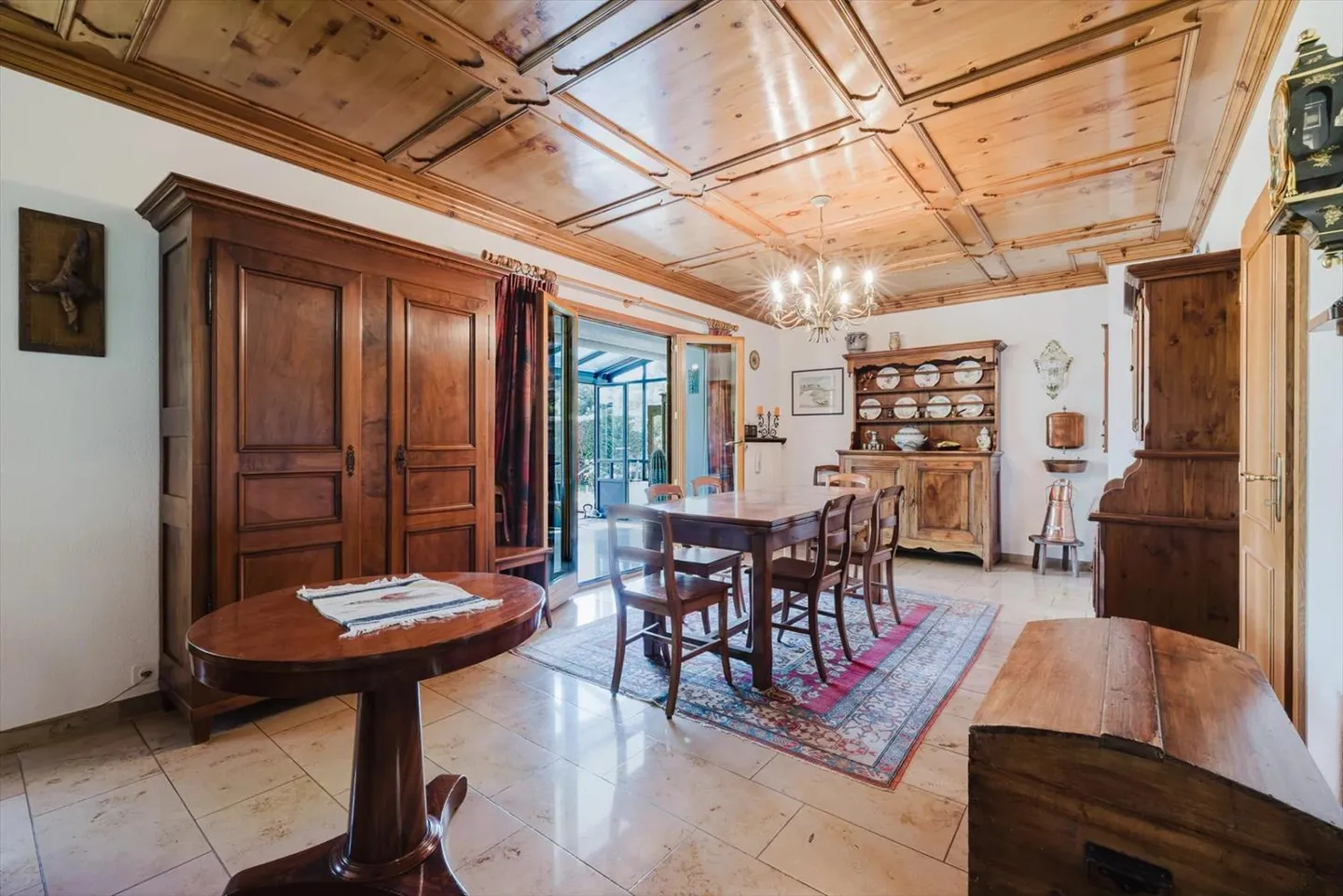 In esclusiva: villa di 270 m2 a pochi passi dal lago - Foto 6 di 11