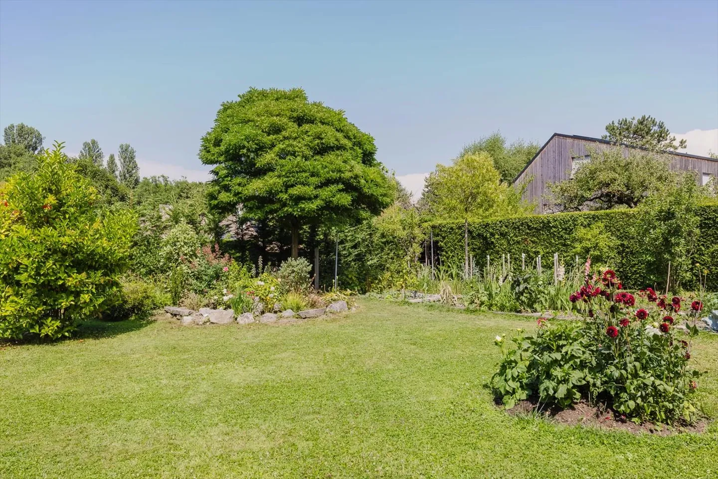 In esclusiva: villa di 270 m2 a pochi passi dal lago - Foto 10 di 11