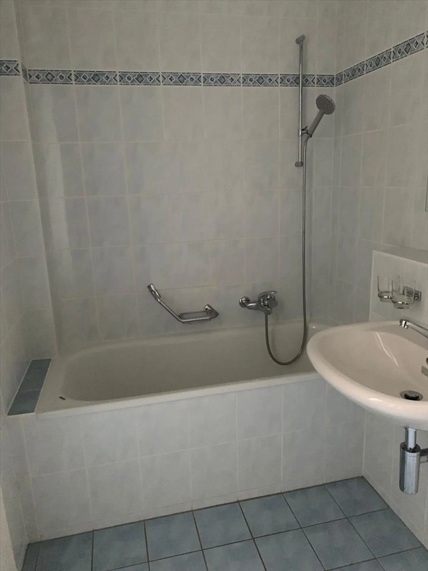 Bell'appartamento, idealmente situato. - Foto 3 di 8