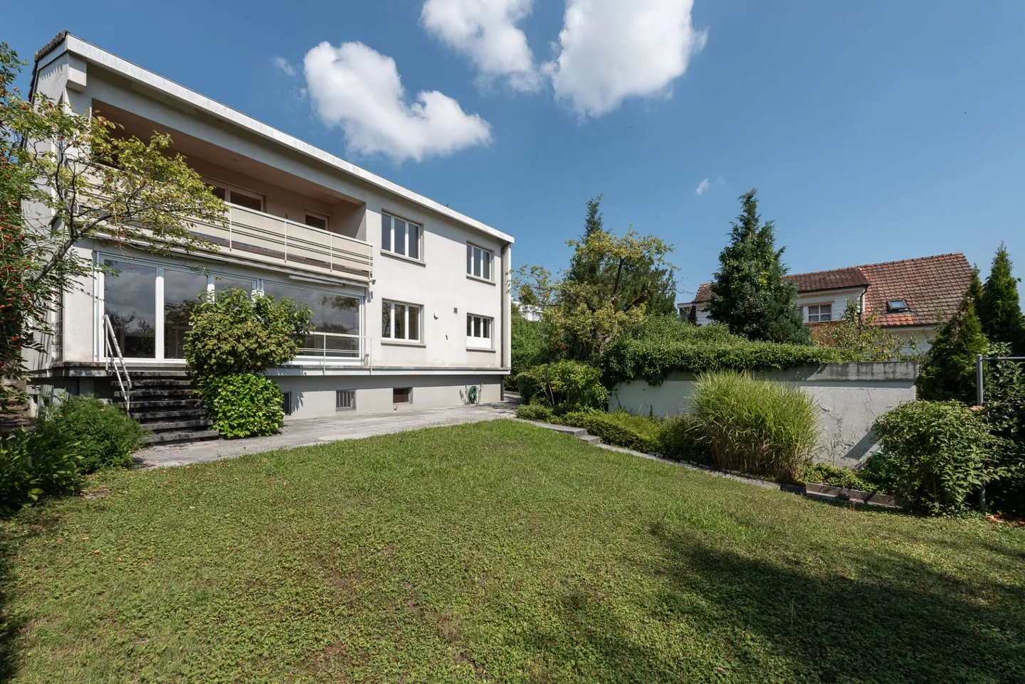 Freistehendes Einfamilienhaus mit Garage - Foto 1 von 15