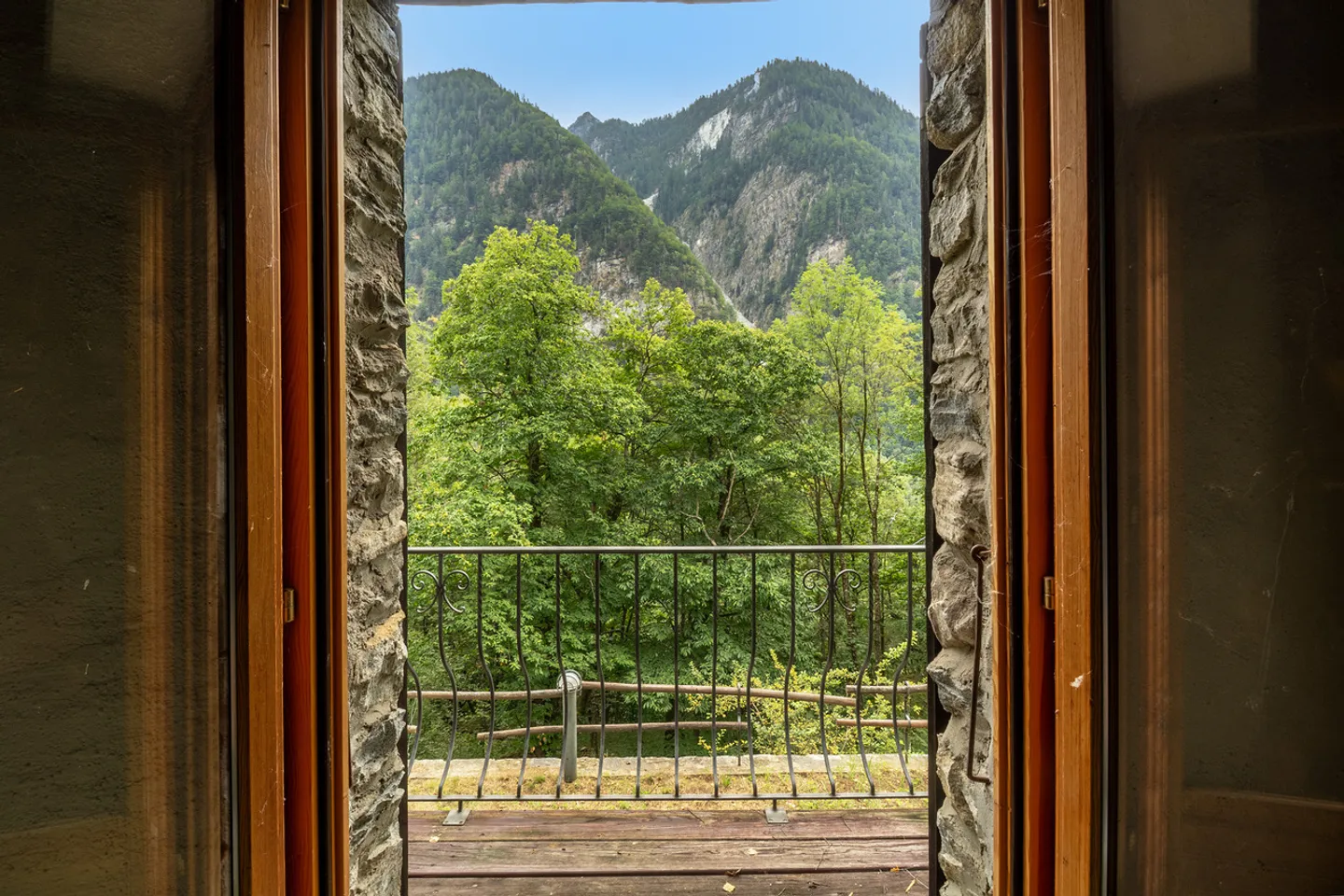 Charakteristisches rustikales Haus mit großem Garten - Foto 8 von 12