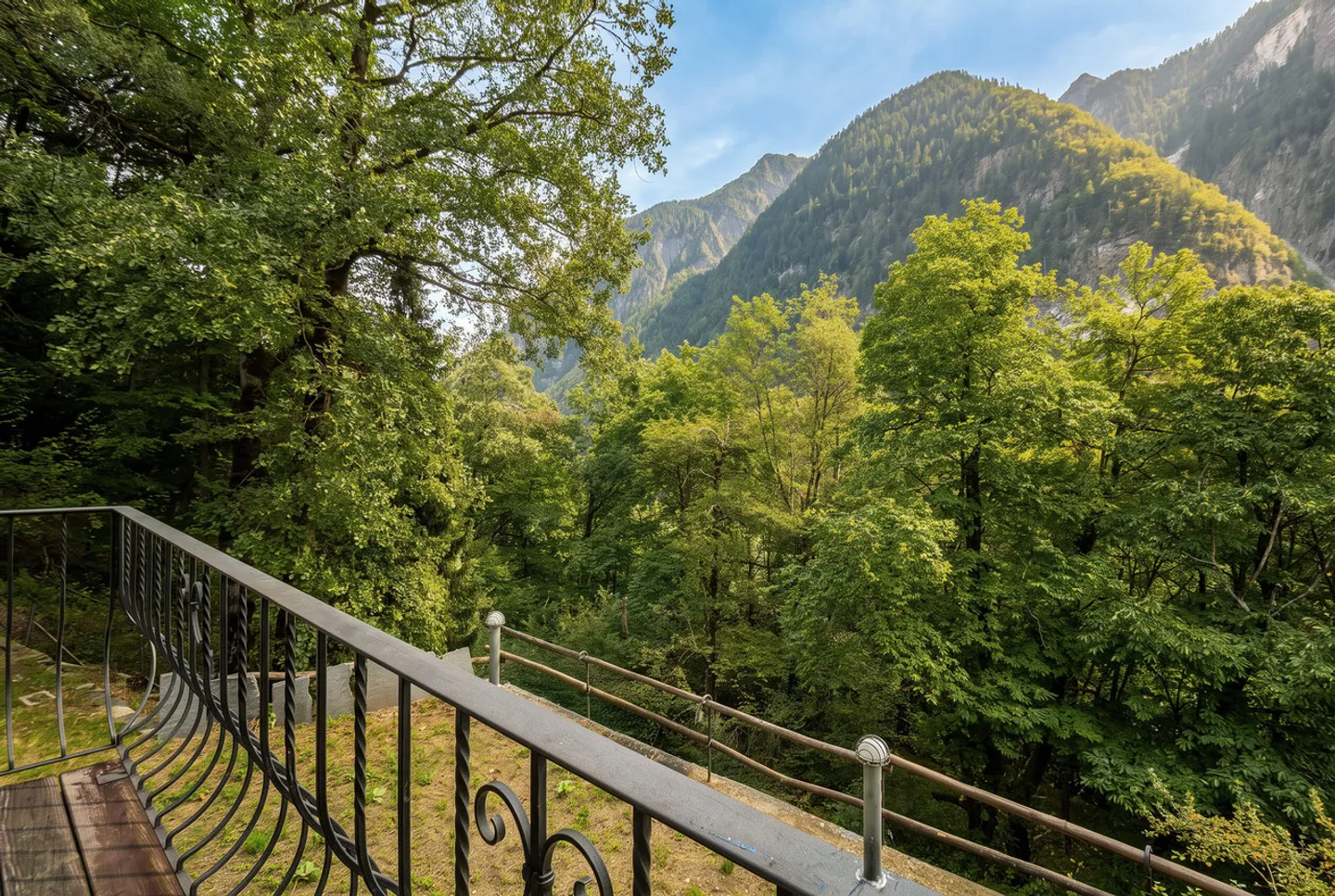 Charakteristisches rustikales Haus mit großem Garten - Foto 10 von 12