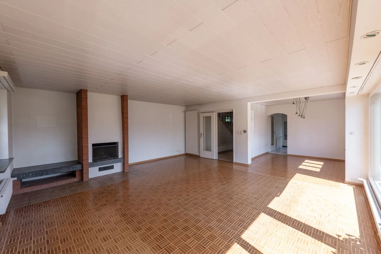 Freistehendes Einfamilienhaus mit Garage - Foto 5 von 15