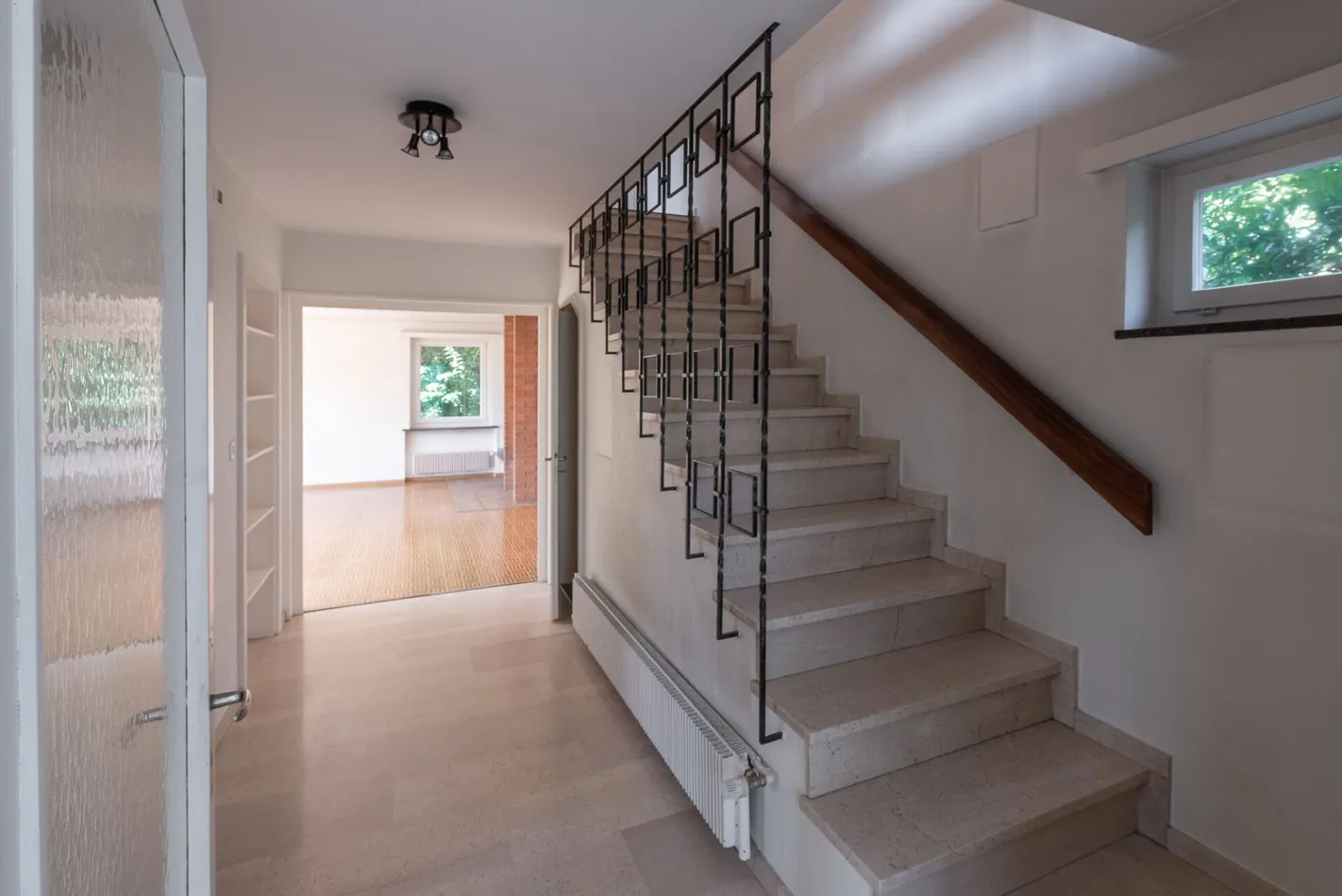 Freistehendes Einfamilienhaus mit Garage - Foto 7 von 15