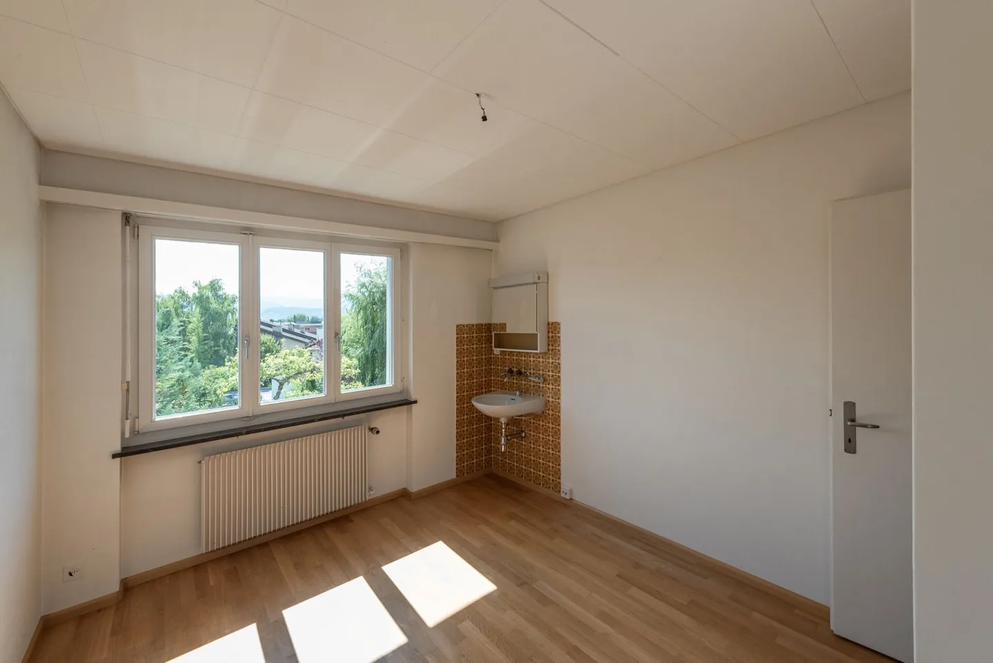 Freistehendes Einfamilienhaus mit Garage - Foto 10 von 15