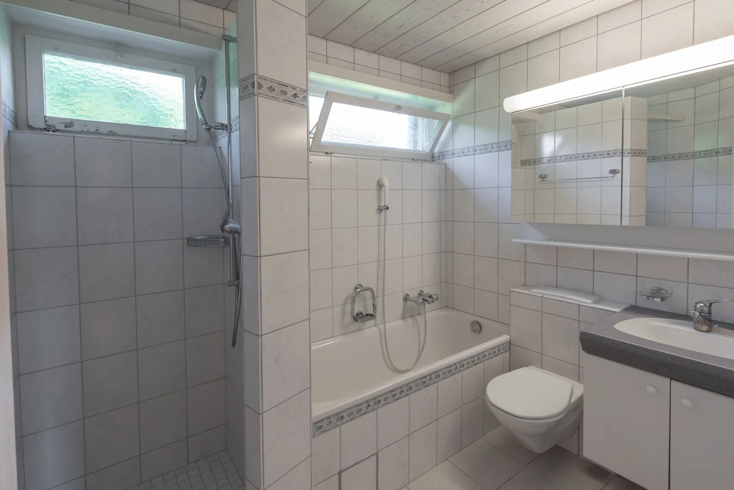 Freistehendes Einfamilienhaus mit Garage - Foto 12 von 15