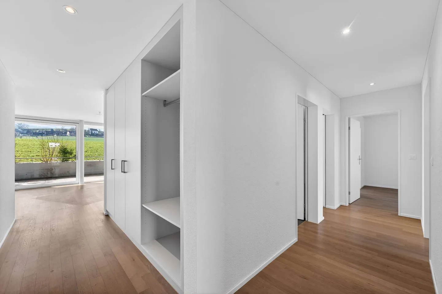 Modern, bright 4.5 room apartment with a large terrace - Photo 5 of 13